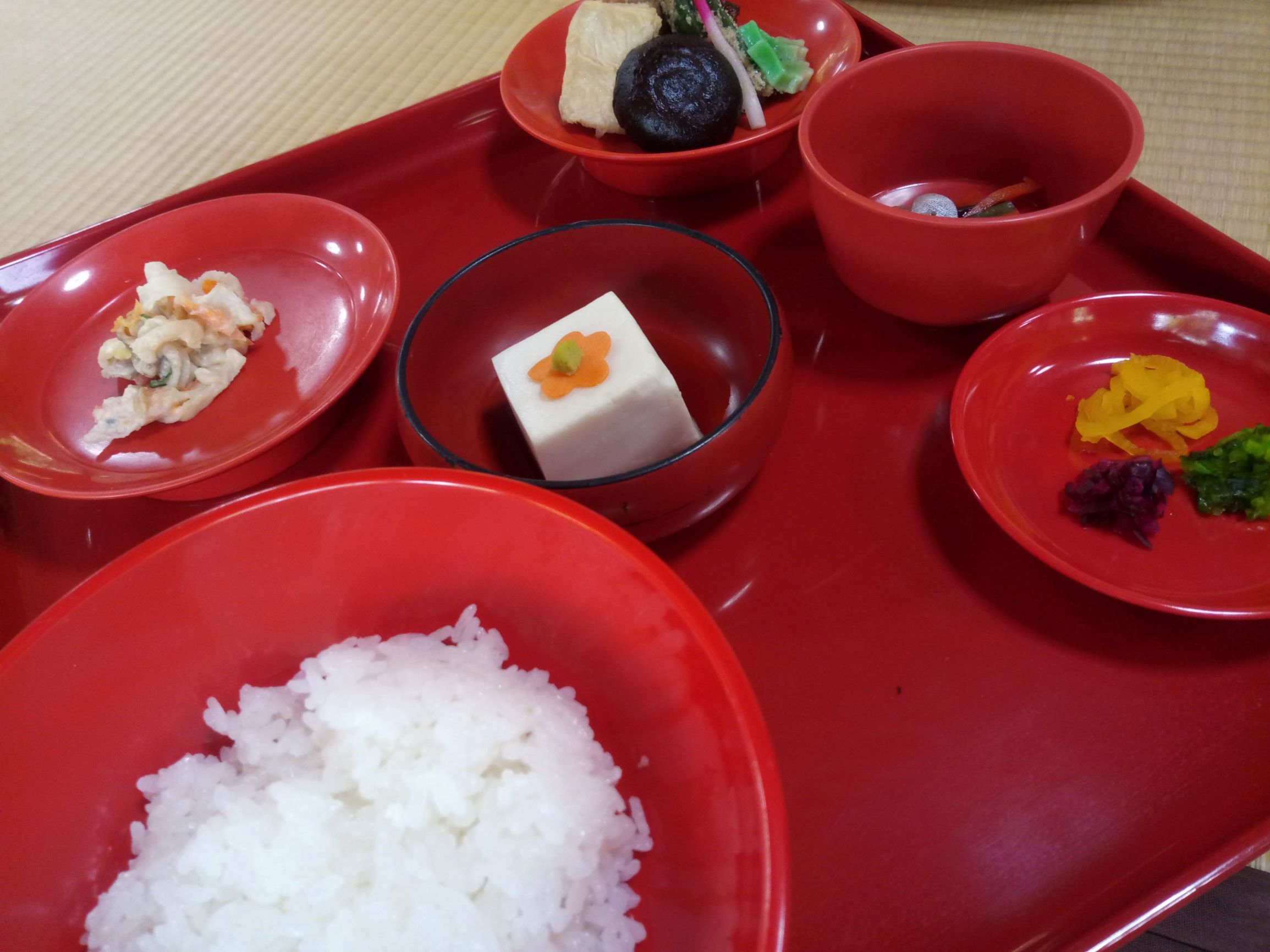 Mochi: la torta di riso giapponese che può ucciderti a mangiarla